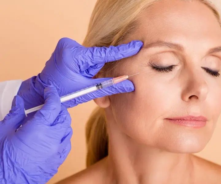 Kwas hialuronowy czy botox - co wybrać dla młodszego wyglądu?